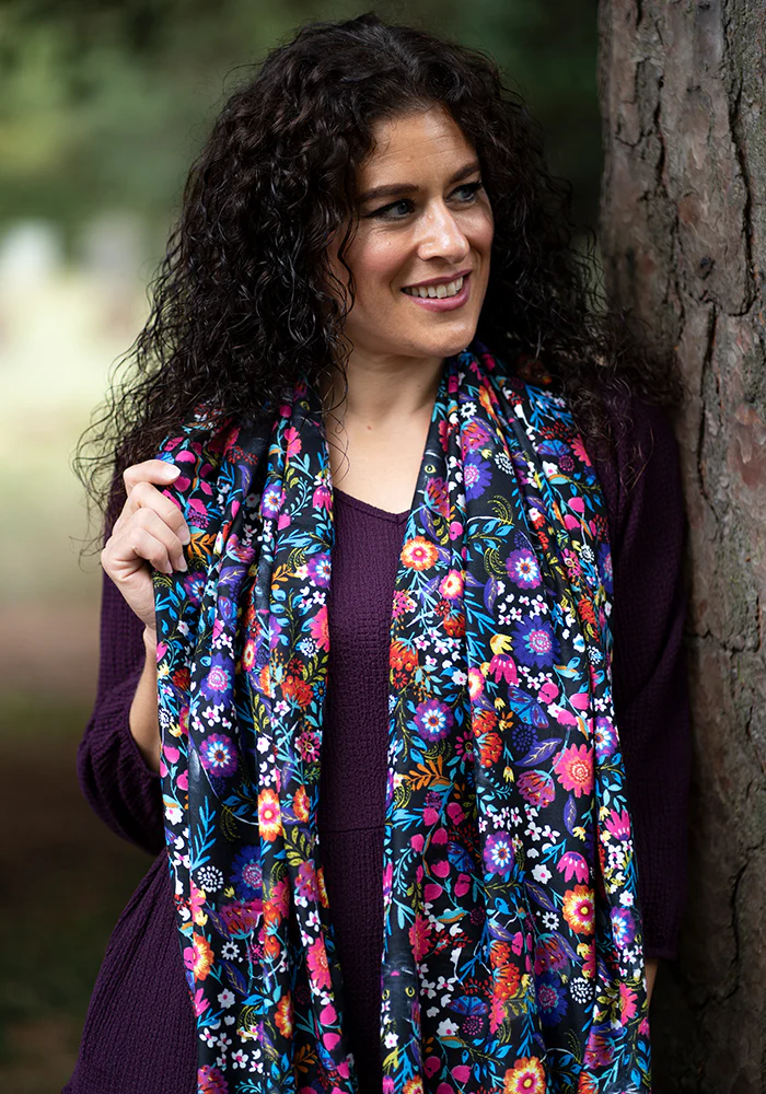 Colourful Women's Lightweight Printed Scarf (Hidden Cat Print) - Image 3